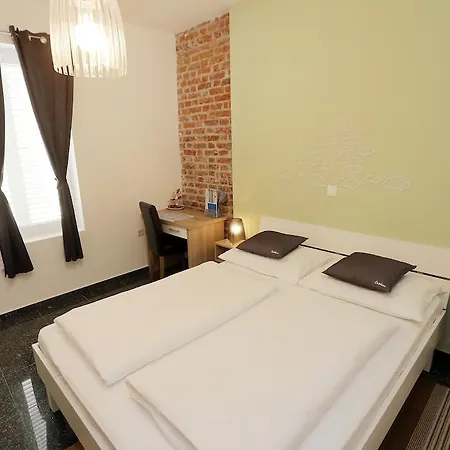 Street And Gasthof Zadar