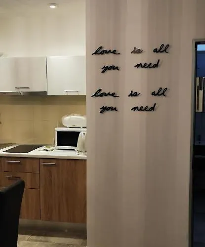 Street And 3* زادار