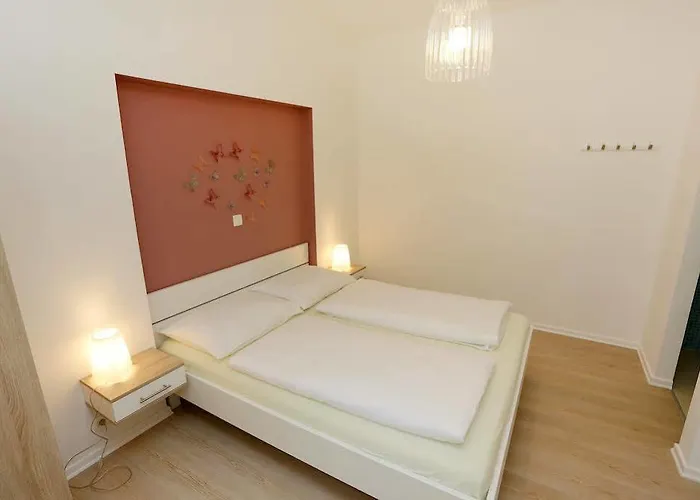 بيت ضيافة Street And