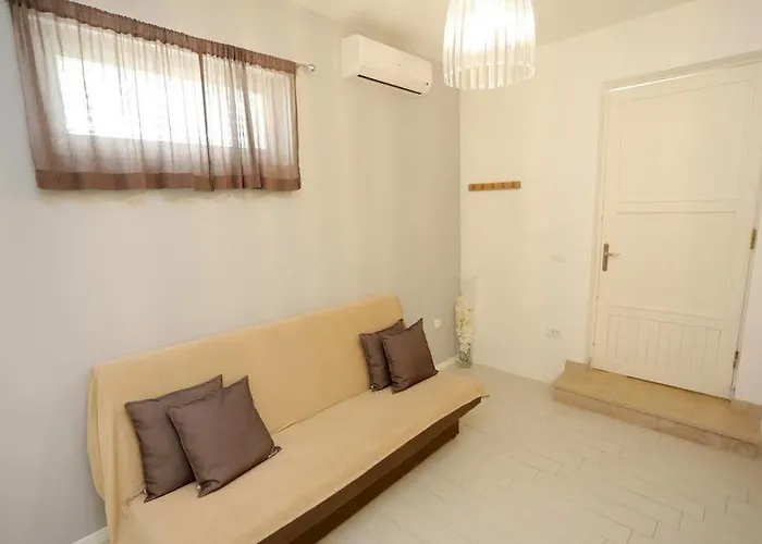 Street And 3* زادار