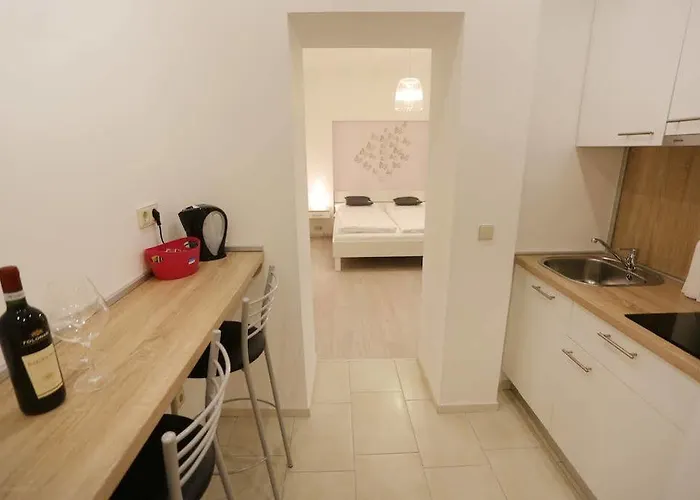 Street And زادار